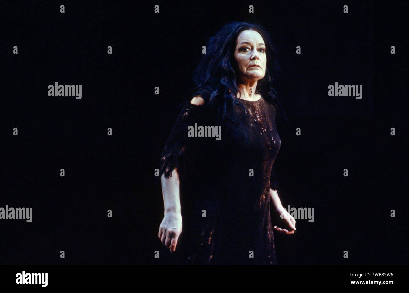 Gwyneth Jones (Elektra) in ELEKTRA an der Royal Opera, Covent Garden, London WC2 27/06/1988 Musik: Richard Strauss Libretto: Hugo von Hofmannsthal nach Sophocles Dirigent: Gerd Albrecht Designer: Isabel Lambert Regie: Rudolf Hartmann Stockfoto