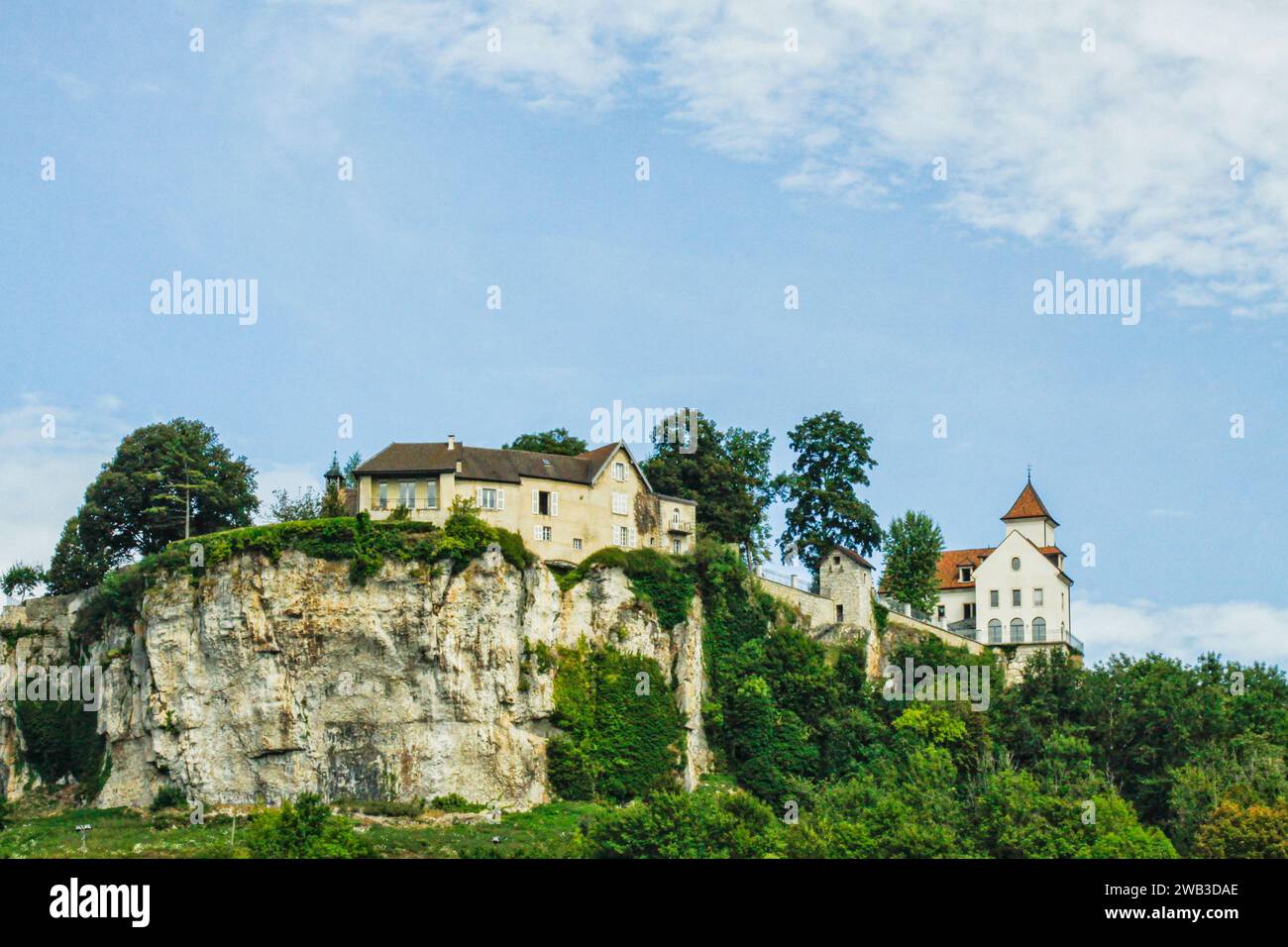 Burg über der Stadt Ornans im vallée de la Loue, région Bourgogne-Franche-Comté, Frankreich Stockfoto