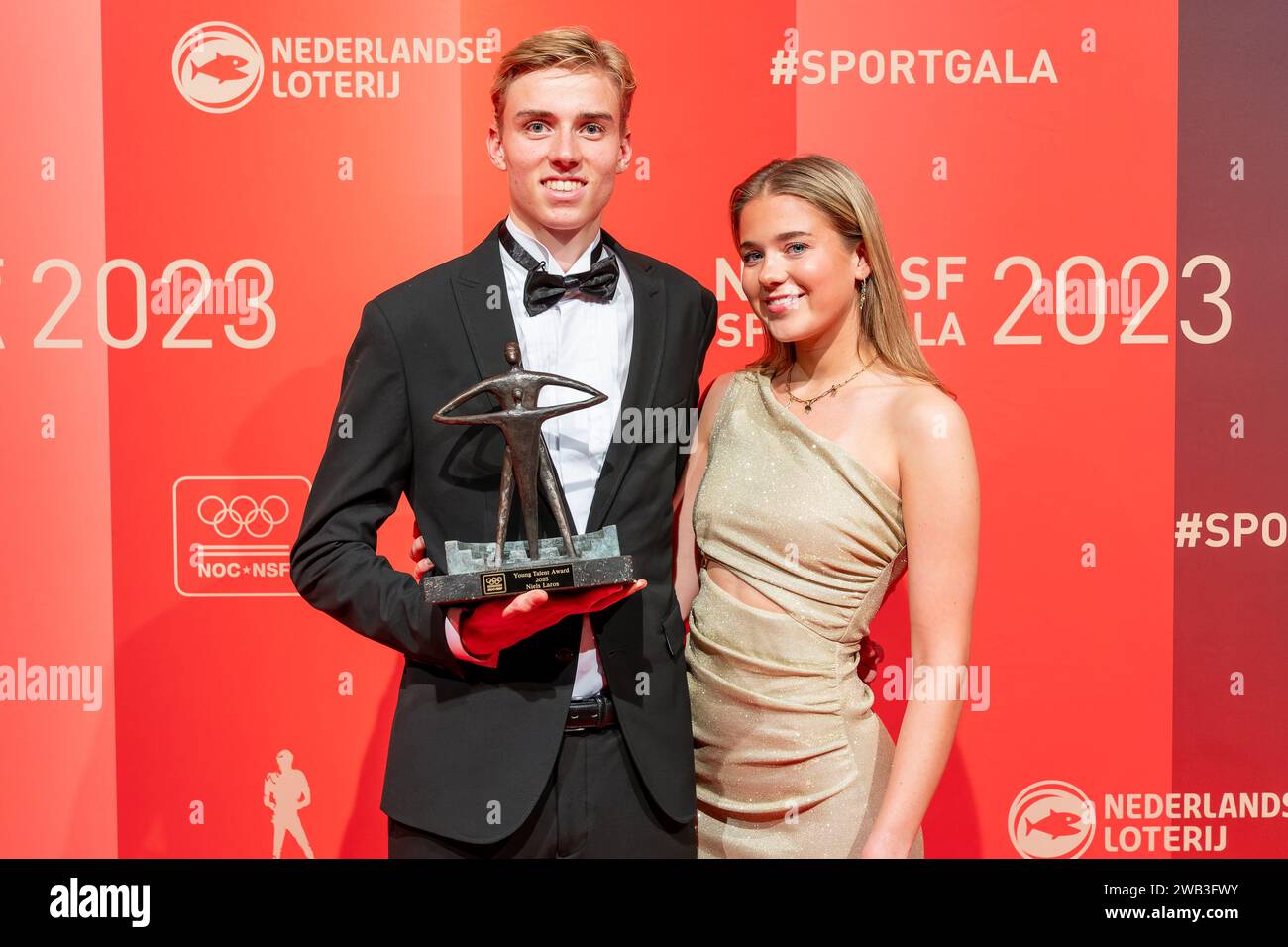 UTRECHT, NIEDERLANDE – 20. DEZEMBER: Niels Laros und Partner bei der NOC*NSF Sportgala 2023 auf der DeFabrique am 20. Dezember 2023 in Utrecht, Niederlande. (Foto: Joris Verwijst/BSR Agency) Stockfoto