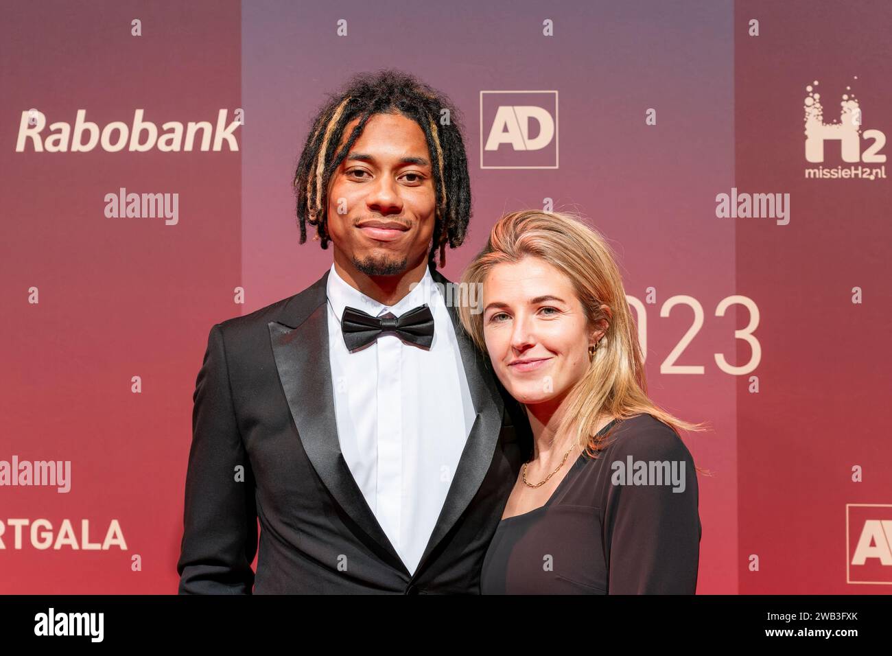 UTRECHT, NIEDERLANDE - 20. DEZEMBER: Terrance Pieters und Xan de Waard während der NOC*NSF Sportgala 2023 bei DeFabrique am 20. Dezember 2023 in Utrecht, Niederlande. (Foto: Joris Verwijst/BSR Agency) Stockfoto