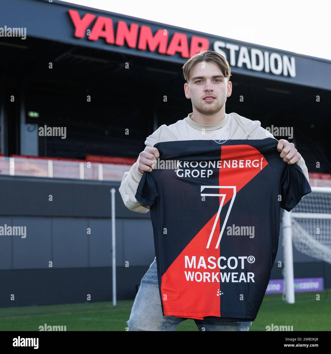 Almere, Niederlande. Januar 2024. ALMERE, 08-01-2024, Yanmar-Stadion, Football, Dutch eredivisie, Saison 2023/2024. Almere City FC Spieler Jason van Duiven Credit: Pro Shots/Alamy Live News Stockfoto