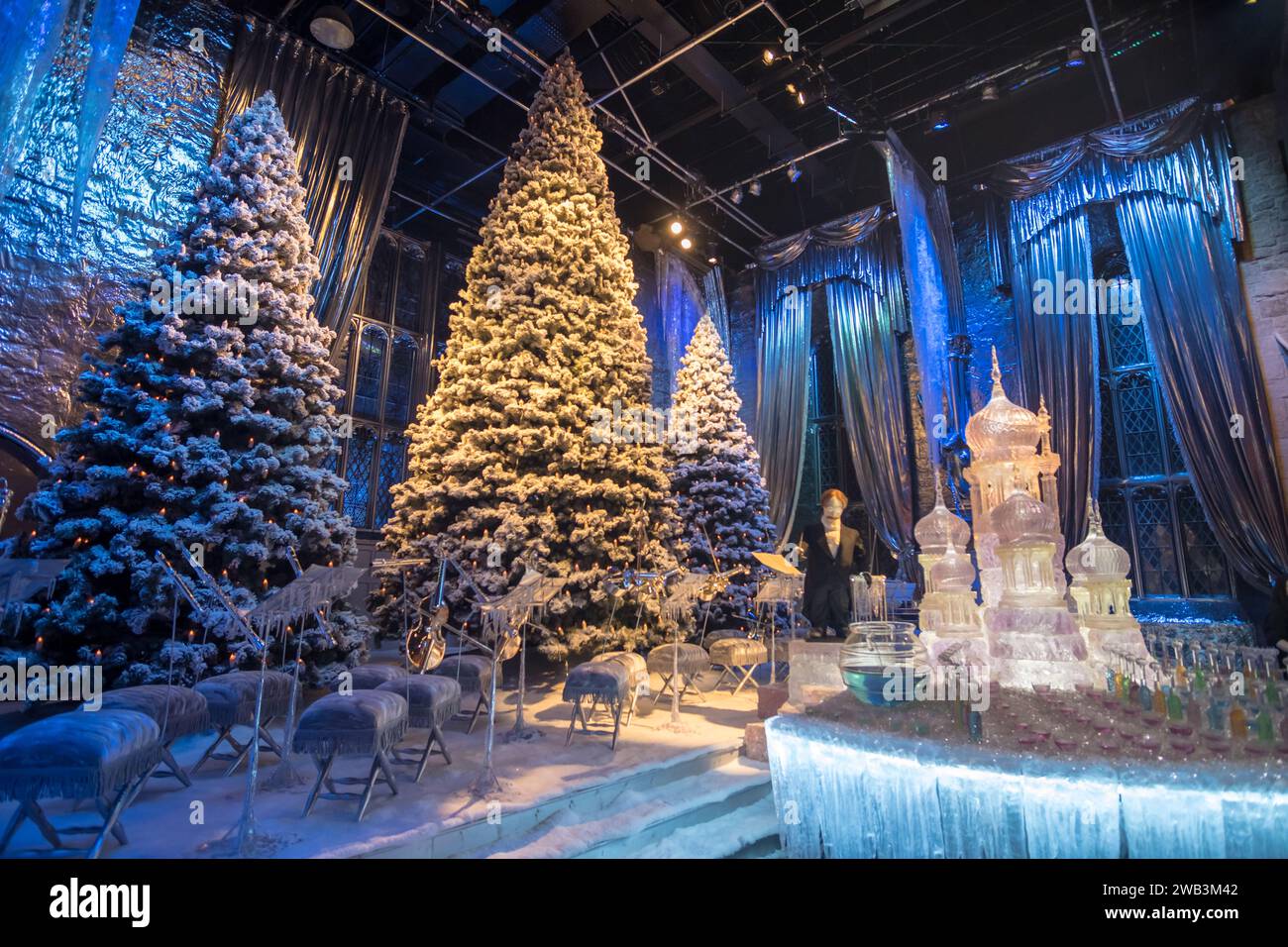 London, England - 18. November 2017: Christmas Decoration in the Great Hall of Hogwarts in Warner Brothers Studio Tour, The Making of Harry Potter at L Stockfoto