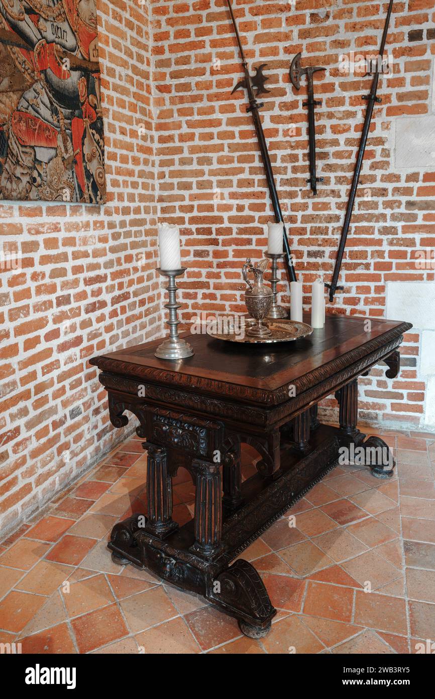 Amboise, Frankreich - 12. August 2023: Schloss Leonardo da Vincis Le Clos Luce, wo er die letzten drei Jahre seines Lebens lebte - dekorative Objekte, Fu Stockfoto