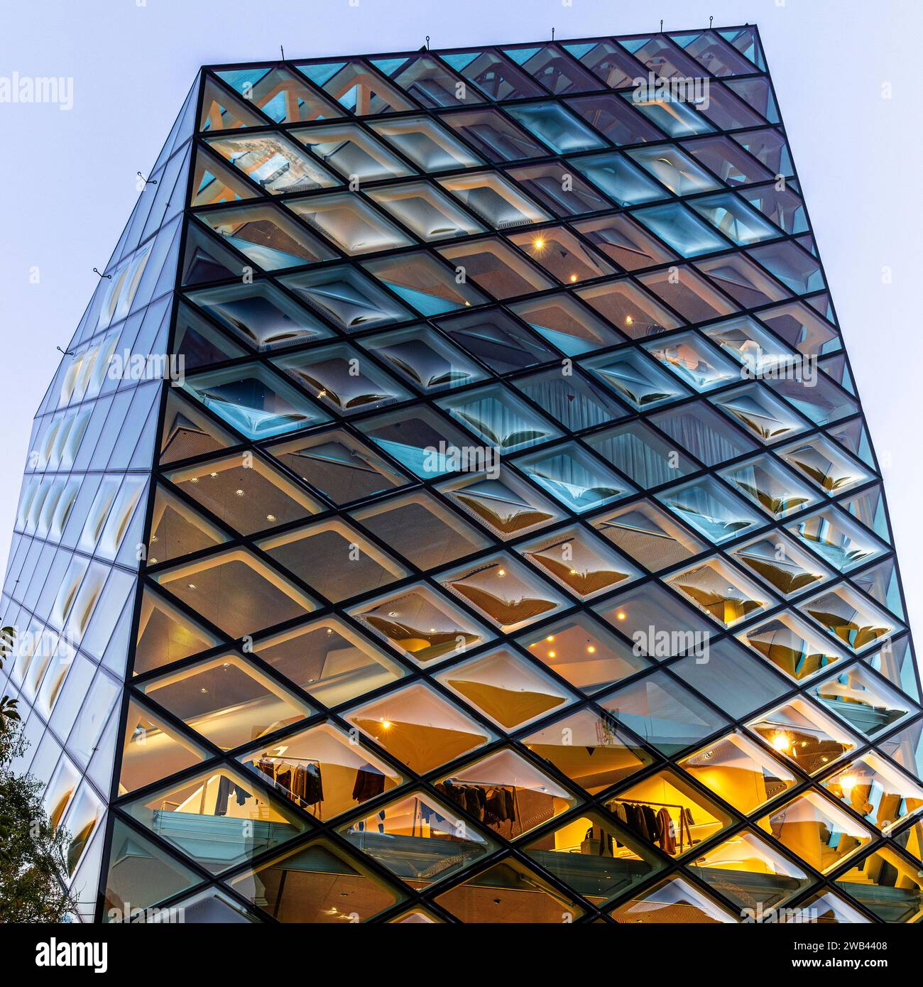 Modernes Glasgebäude im Zentrum von Tokio Stockfoto