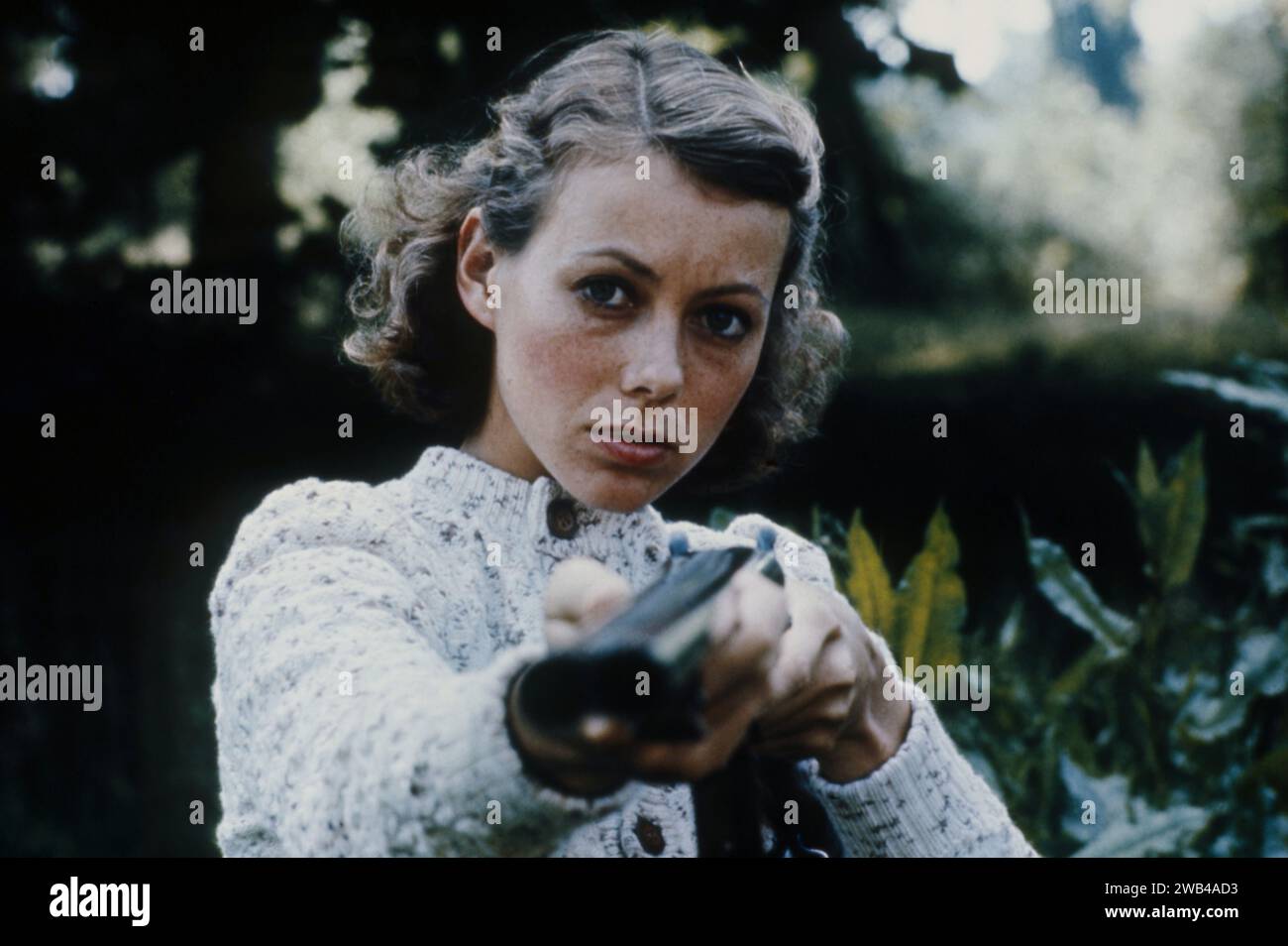 Frau mit pistole film -Fotos und -Bildmaterial in hoher Auflösung – Alamy