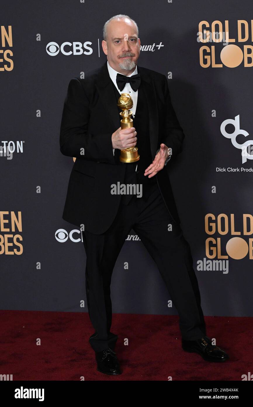 Paul Giamatti mit dem Preis für den besten Hauptdarsteller in der Komödie The Holdovers bei der
