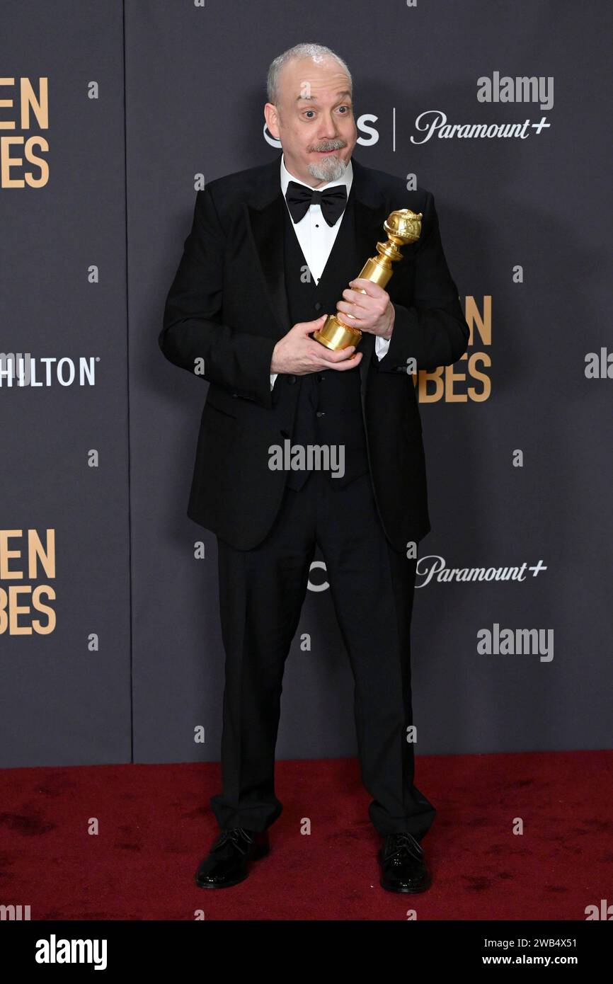 Paul Giamatti mit dem Preis für den besten Hauptdarsteller in der Komödie The Holdovers bei der