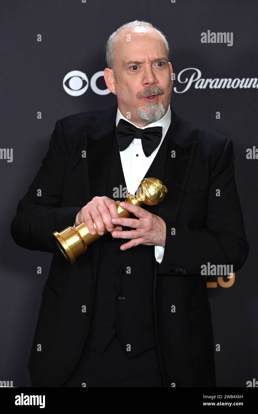 Paul Giamatti mit dem Preis für den besten Hauptdarsteller in der Komödie The Holdovers bei der