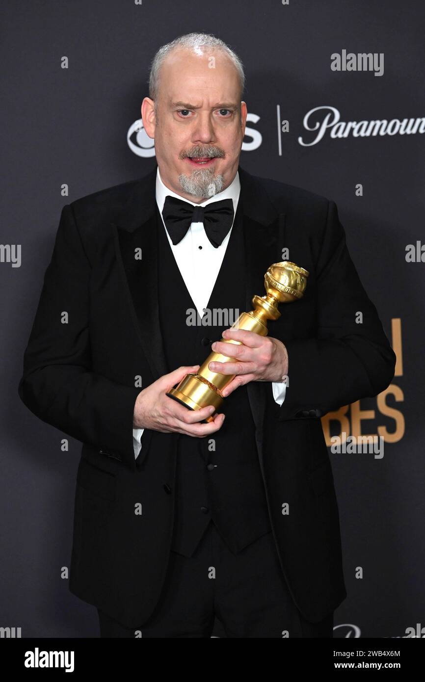 Paul Giamatti mit dem Preis für den besten Hauptdarsteller in der Komödie The Holdovers bei der