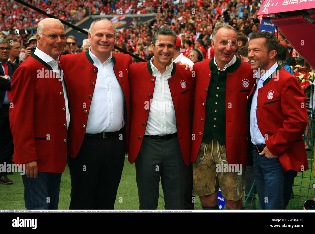 München, Deutschland. Mai 2017. Fußballlegende FRANZ BECKENBAUER starb am 7. Januar 2024 - MÜNCHEN, Deutschland, Fußballspiel FcBAYERN gegen SC FREIBURG, FRANZ BECKENBAUER, Uli HOENESS, JORGINHO, Carl Heinz RUMMENIGE, Lothar MATTHAEUS, in einer Zeremonie vor dem Bundesliga-Spiel zwischen Bayern München und SC Freiburg in der Allianz Arena am 20. Mai 2017 in München, Honorarpflichtiges Foto; Copyright ? ATP TRESCHER Reinhold (TRESCHER Reinhold/ATP/SPP) Credit: SPP Sport Pressefoto. /Alamy Live News Stockfoto