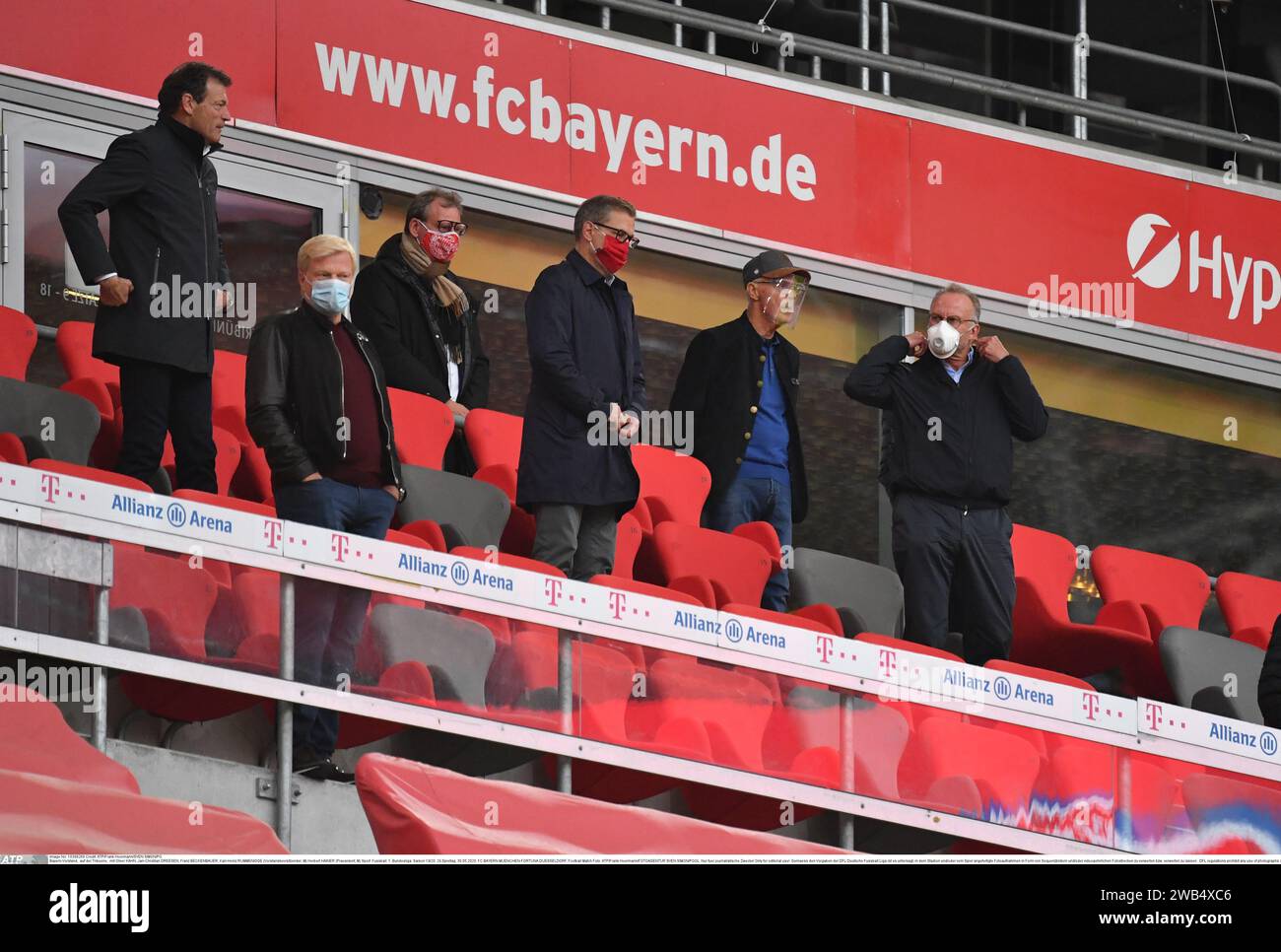 Fußballlegende FRANZ BECKENBAUER starb am 7. Januar 2024 - Bayern-Vorstand, auf der Tribuene, mit Oliver KAHN, Jan-Christian DREESEN, Franz BECKENBAUER, Karl-Heinz RUMMENIGGE (Vorstandsvorsitzender, M) Herbert HAINER (Praesident, M) Sport: Fußball: 1. Bundesliga: Saison 19/20: 29.Spieltag, 30.05.2020. FC BAYERN MÜNCHEN-FORTUNA DÜSSELDORF, Fußballspiel Foto: ATP/Frank Hoermann/POOL nur für journalistische Zwecke! Nur für redaktionelle Zwecke! Gemaess den Vorgaben der DFL Deutsche Fussball Liga ist es untersagt, in dem Stadion und/oder vom Spiel angefertigte Fotoaufnahmen in Form vo Stockfoto