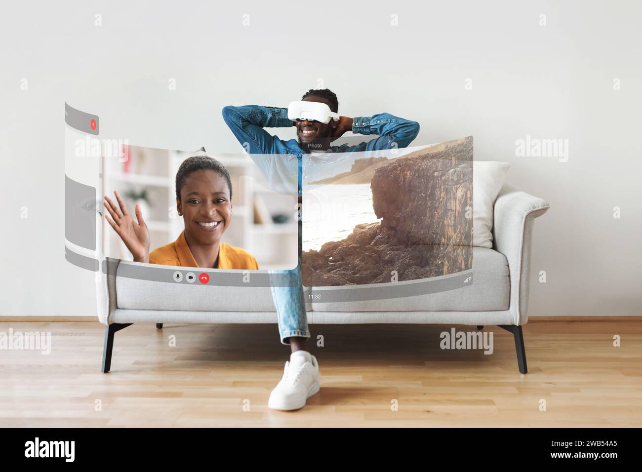 Ein junges afroamerikanisches Paar mit Virtual-Reality-Videoanruf Indoor Stockfoto