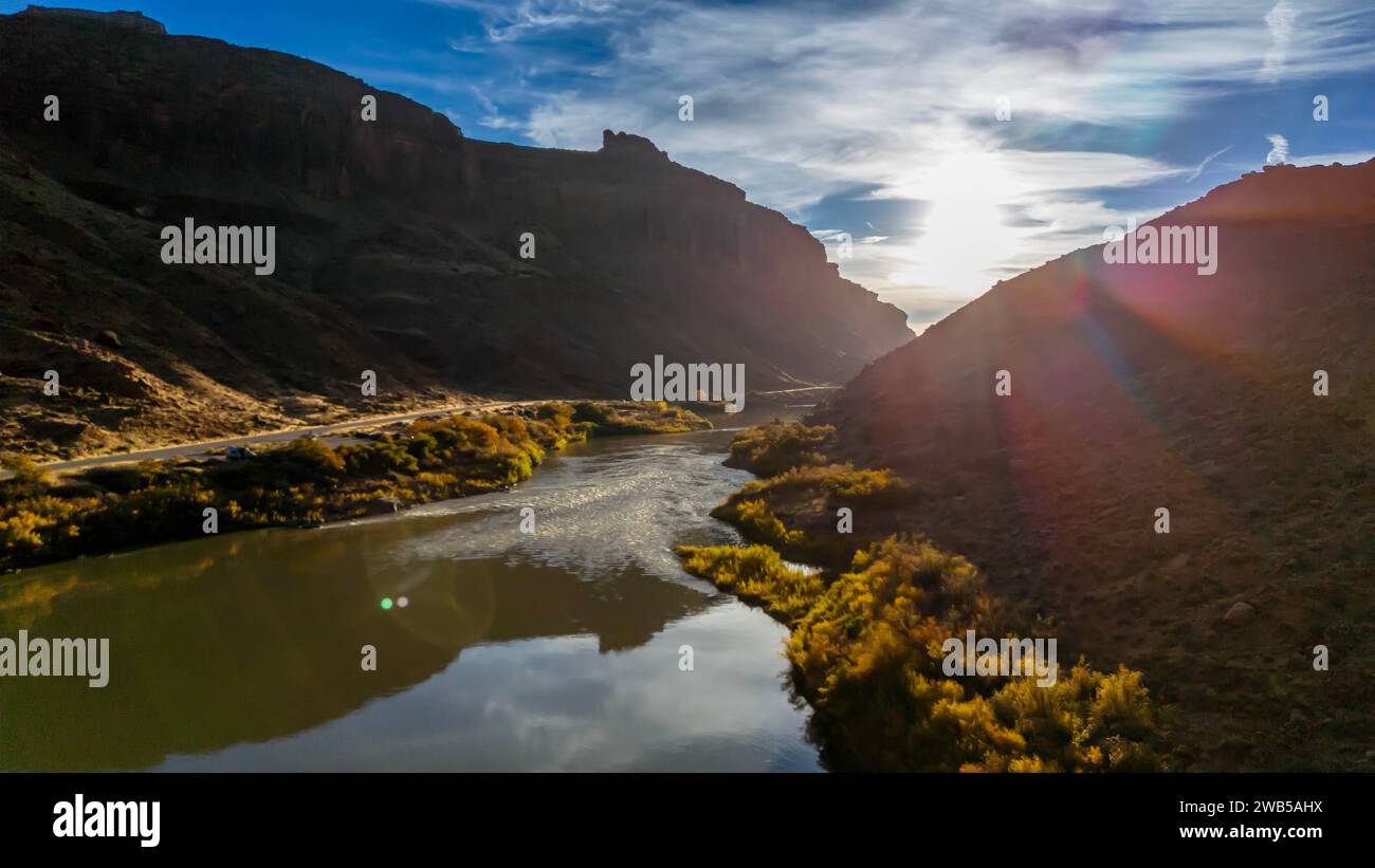 Moab, UT, USA. November 2023. Luftaufnahmen von Utahs faszinierenden Felsformationen, die die atemberaubenden geologischen Wunder des Bundesstaates entlang des Colorado River einfangen. (Credit Image: © Walter G Arce SR Grindstone Medi/ASP) NUR REDAKTIONELLE VERWENDUNG! Nicht für kommerzielle ZWECKE! Stockfoto