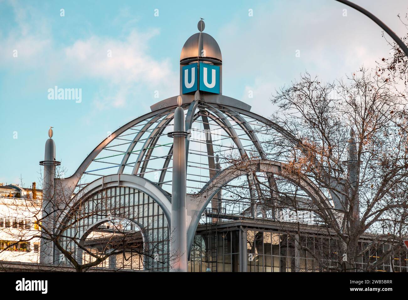Berlin, Deutschland - 18. DEZ. 2021: U-Bahn-Station Nollendorfplatz in Berlin. Stockfoto