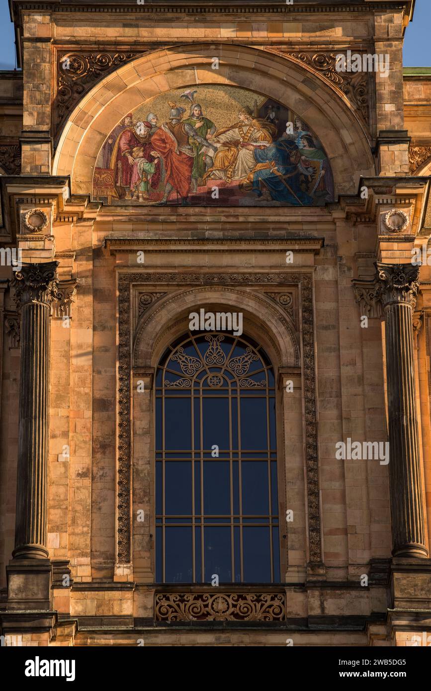 München, Deutschland - Dezember 20 2021: Das Maximilianeum, ein palastartiges Gebäude in München, wurde als Heimat einer begabten Studentenstiftung gebaut, aber seitdem Stockfoto