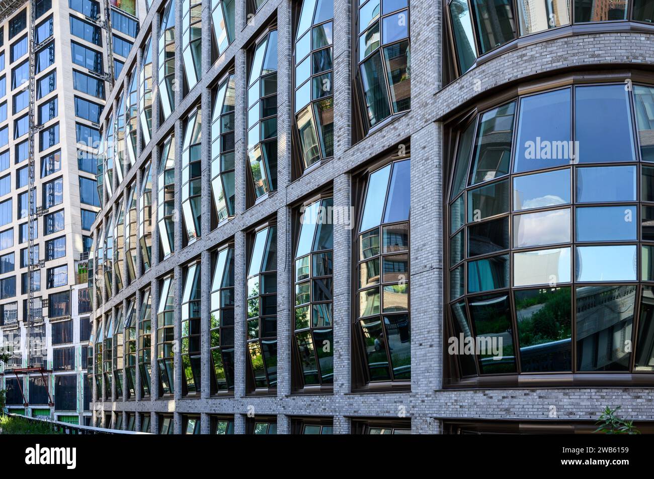 Moderne und spektakuläre Wohngebäude in New Yorks exklusiver und teurer High Line Gegend Stockfoto