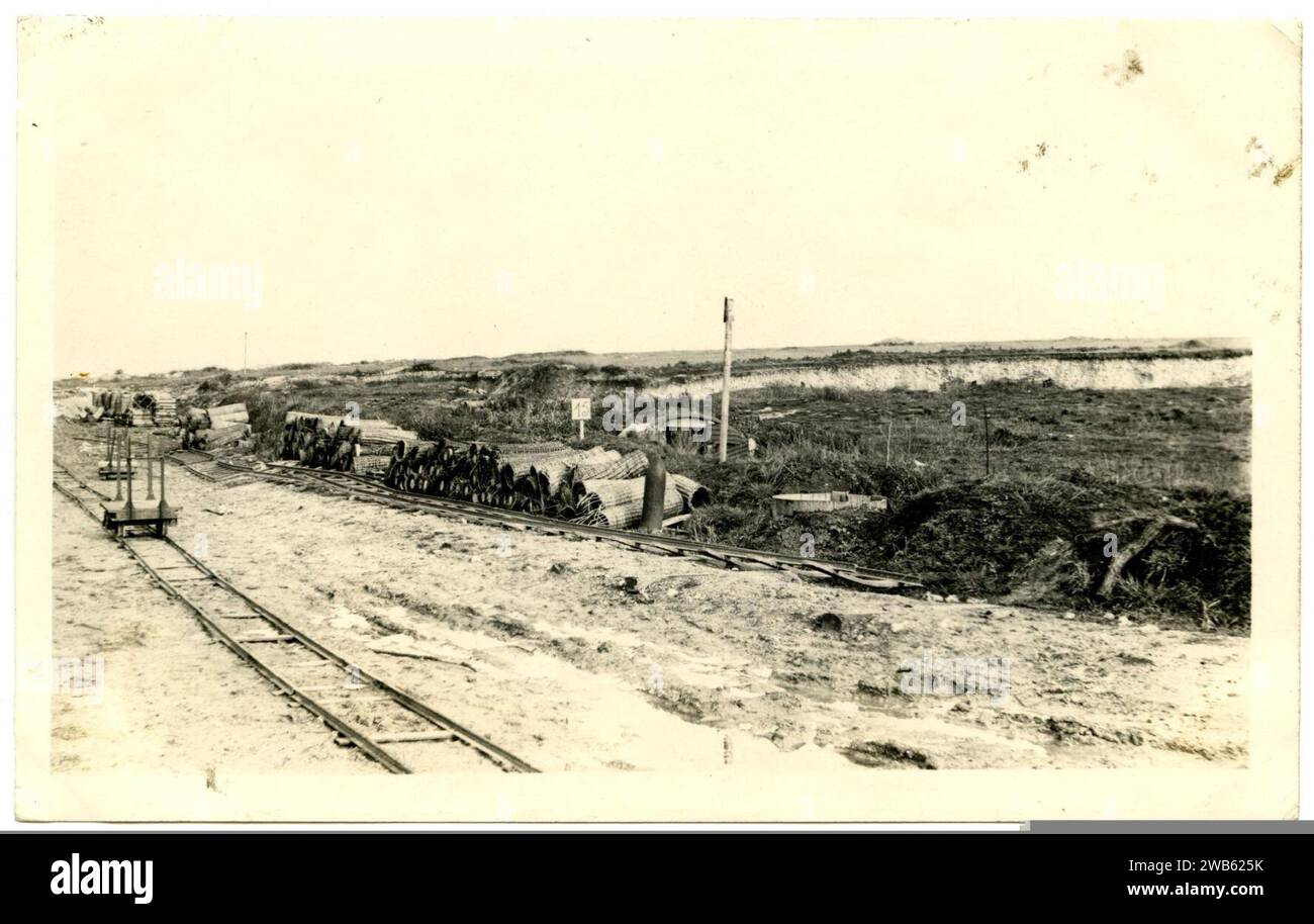 12th Engineer Regiment, Blick über das Land, zeigt die alte Grabenlinie von 1917, Hem Dump, Frankreich (Missouri Historical Society P0389-000072). Stockfoto