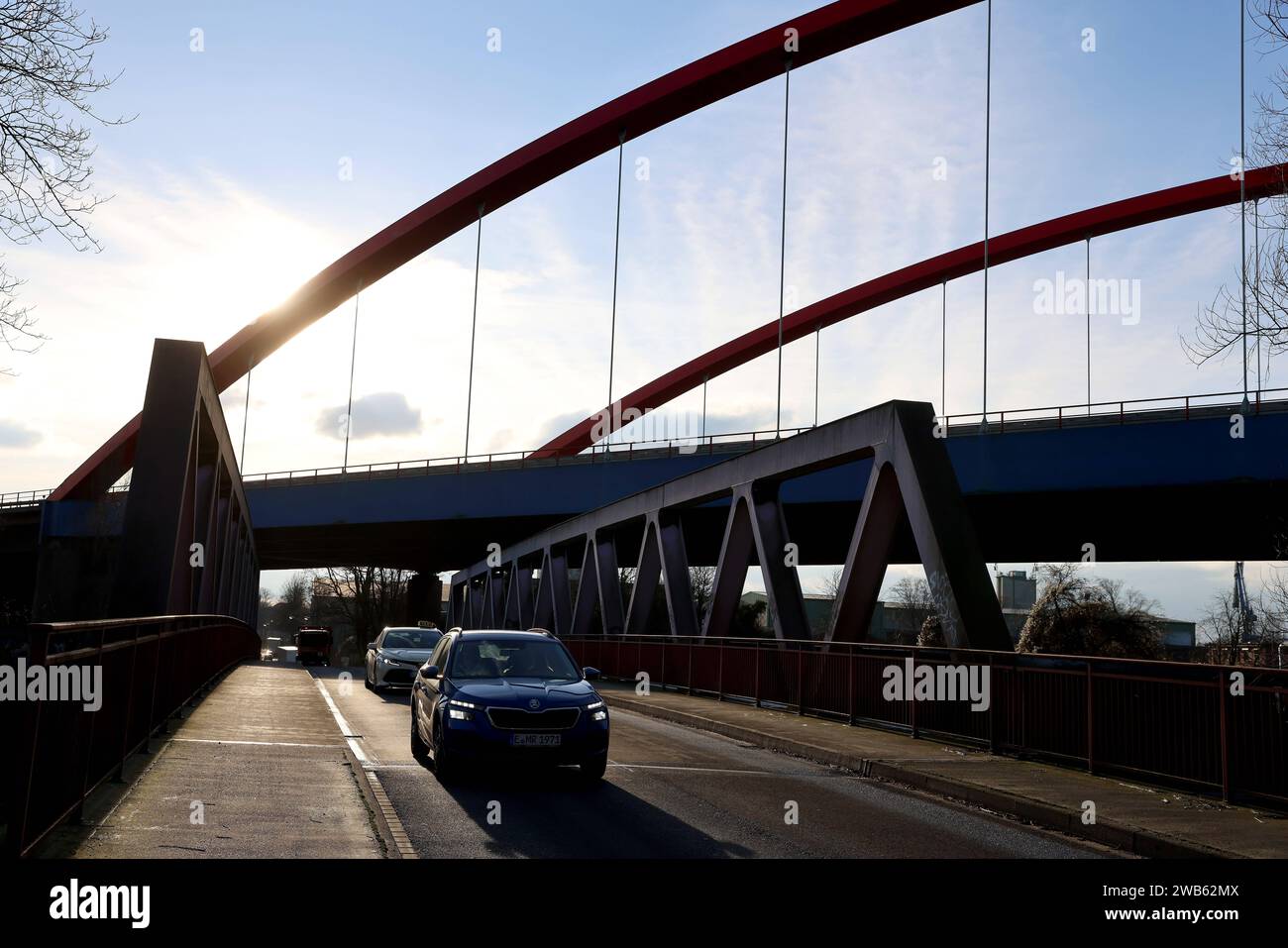 08.01.2024 Essen / Bottrop die A42 ist gesperrt , weil auf der Brücke über den Rhein-Herne-Kanal zwischen Essen und Bottrop schwere Schäden entdeckt wurden *** 08 01 2024 Essen Bottrop die A42 ist gesperrt, da an der Brücke über den Rhein-Herne-Kanal zwischen Essen und Bottrop schwere Schäden entdeckt wurden Stockfoto