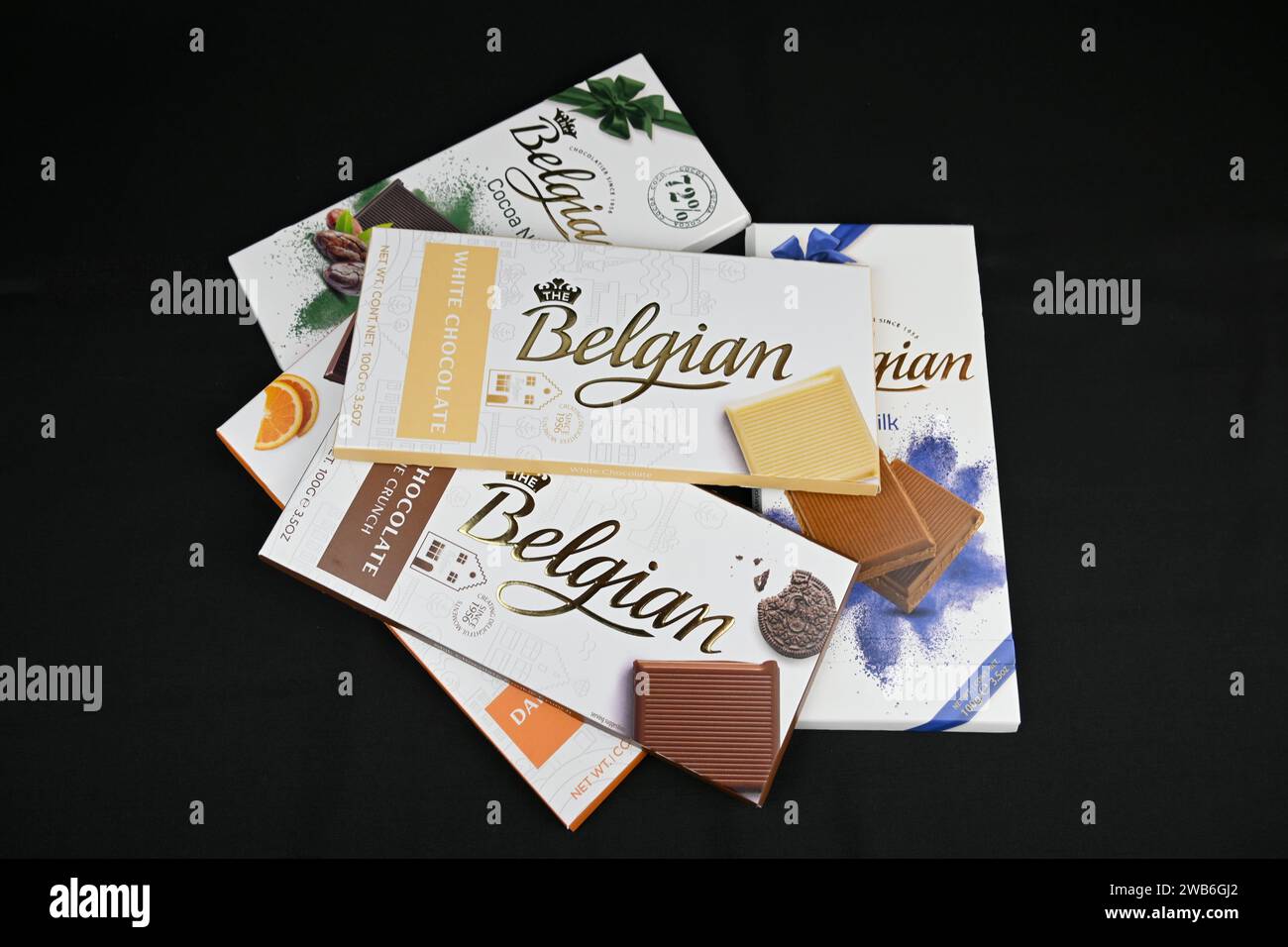 Sortiment der „belgischen“ Schokoladentafeln – Wales, Vereinigtes Königreich – 9. Januar 2024 Stockfoto