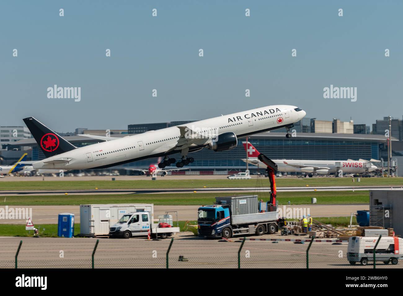 Zürich, Schweiz, 6. September 2023 C-FIVX Air Canada Boeing 777-333ER startet von Start- und Landebahn 16 Stockfoto