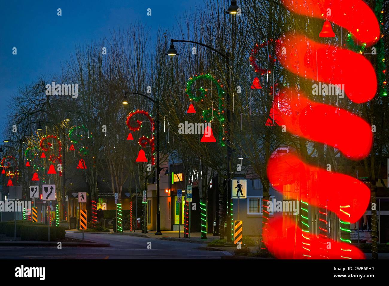 Beleuchten Sie Maple Ridge, Weihnachtslichter, Glocken, Downtown Maple Ridge, British Columbia, Kanada Stockfoto