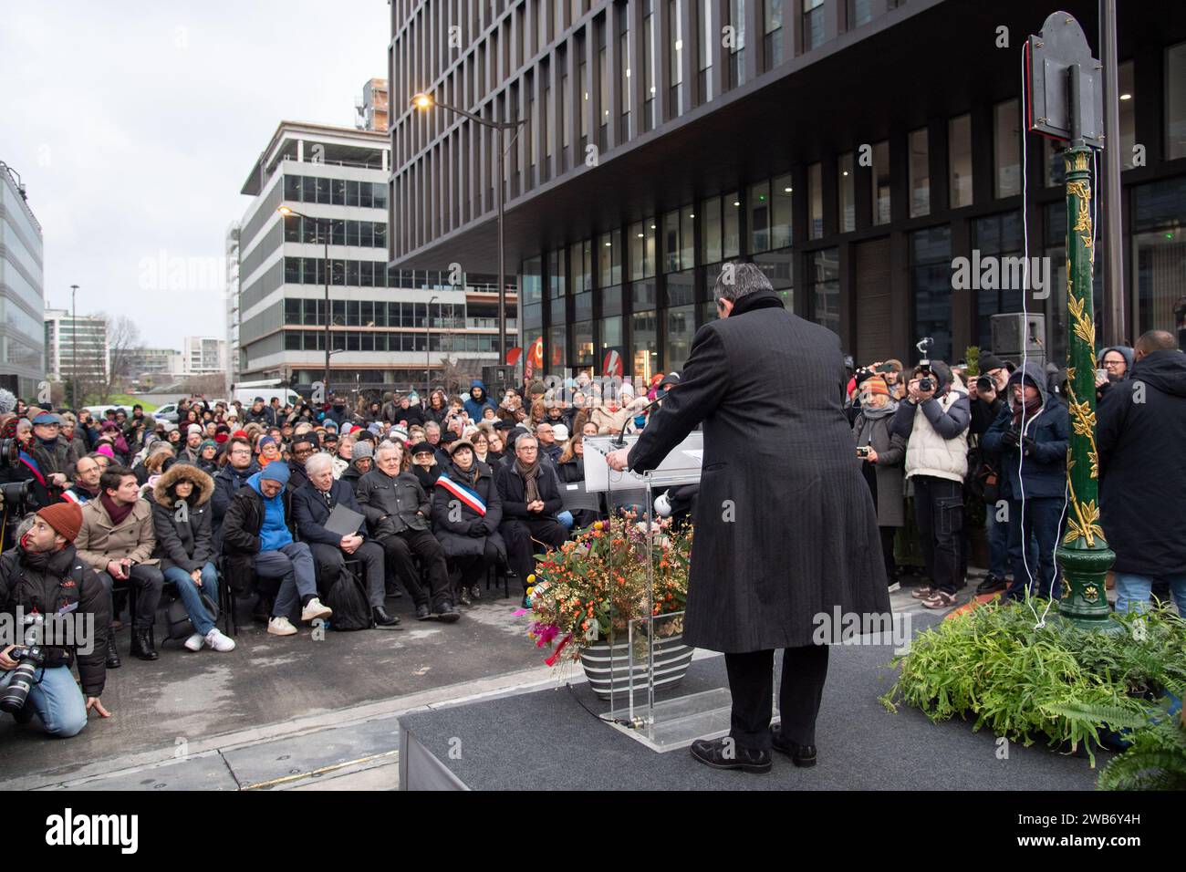 Paris, Frankreich. Januar 2024. Jerome Coumet nahm am 08. Januar 2024 an der Enthüllung des David Bowie Straßenschildes in Paris Teil. Foto: Aurore Marechal/ABACAPRESS.COM Credit: Abaca Press/Alamy Live News Stockfoto