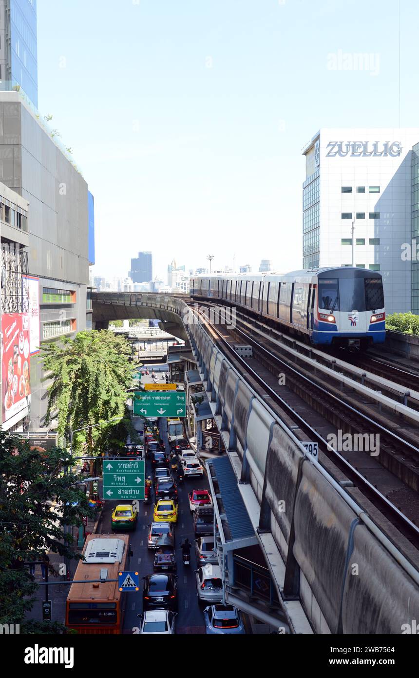 Silom rd bangkok Fotos und Bildmaterial in hoher Auflösung Alamy