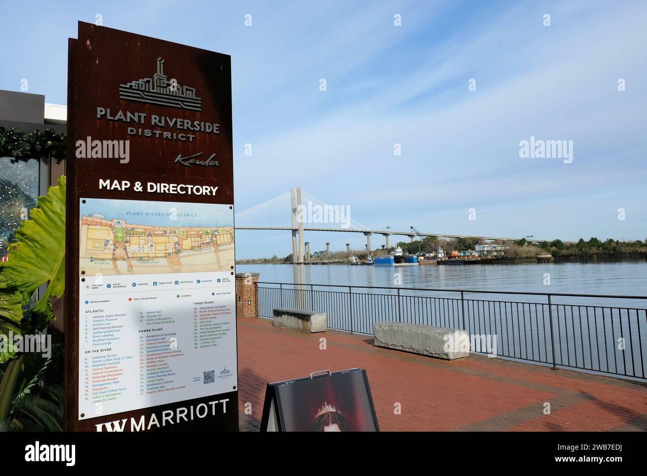 Karte und Verzeichnis des Plant Riverside District im historischen Stadtzentrum von Savannah, Georgia; Unterhaltungsangebote, Restaurants und Einkaufsmöglichkeiten. Stockfoto
