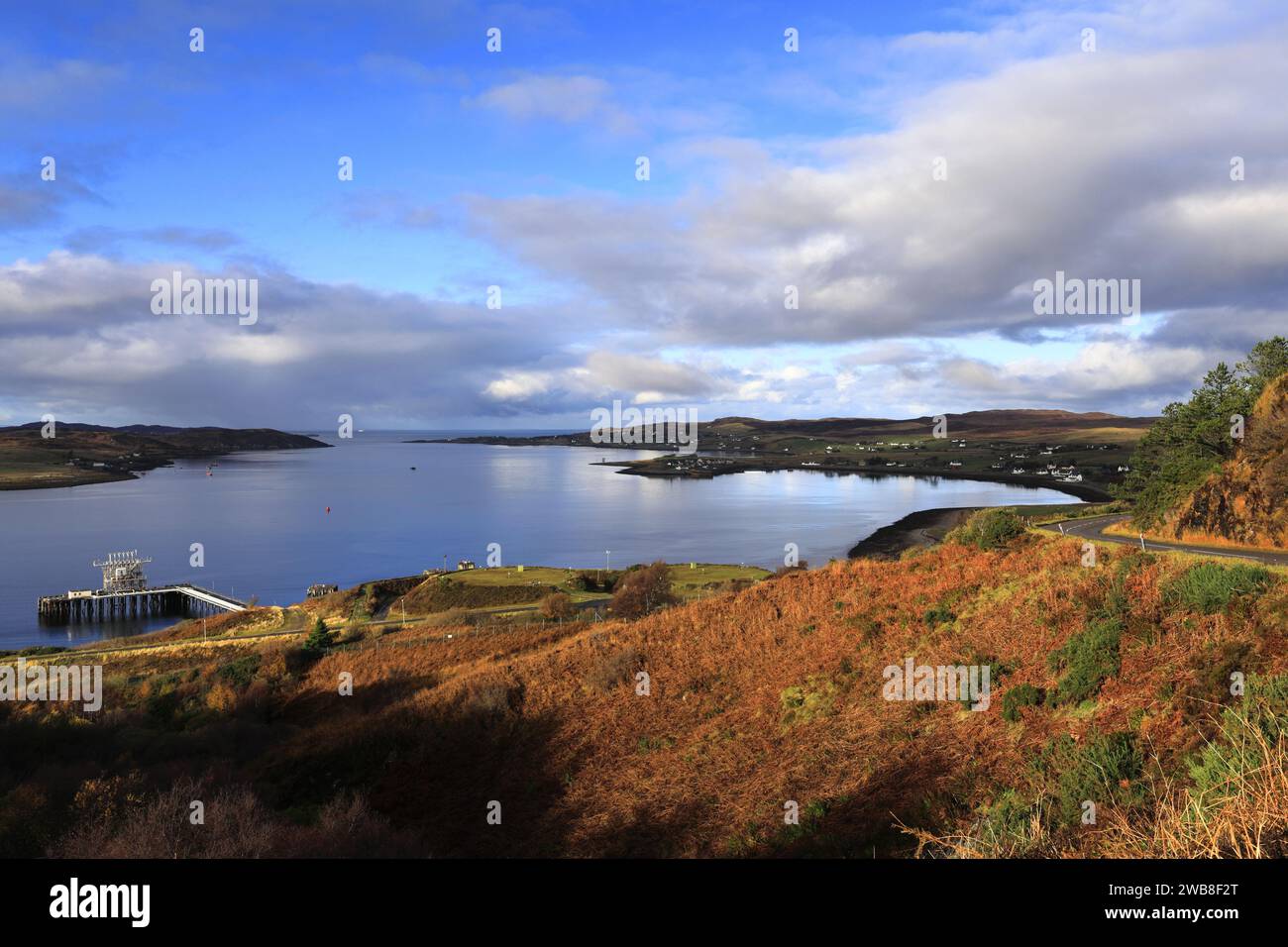 Herbstblick über Loch Gairloch Village, Wester Ross, North West Highlands in Schottland, Großbritannien Stockfoto