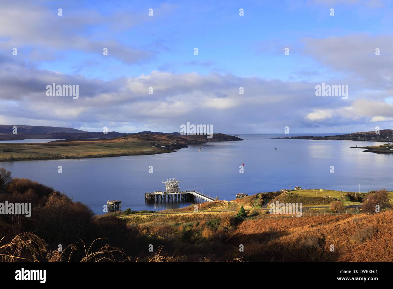 Herbstblick über Loch Gairloch Village, Wester Ross, North West Highlands in Schottland, Großbritannien Stockfoto