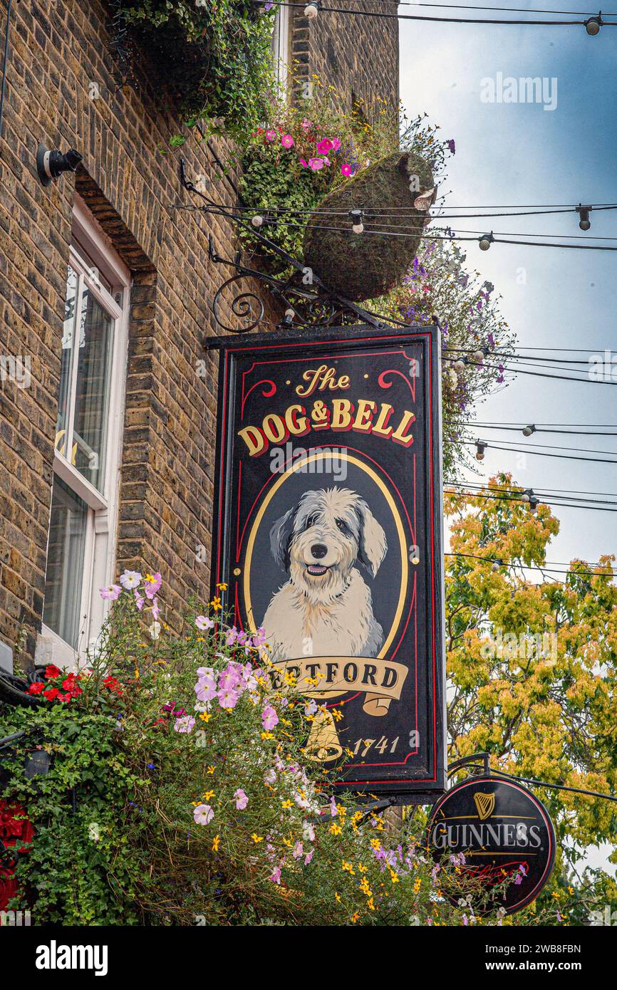 The Dog and Bell Pub, Deptford, London, England Stockfoto