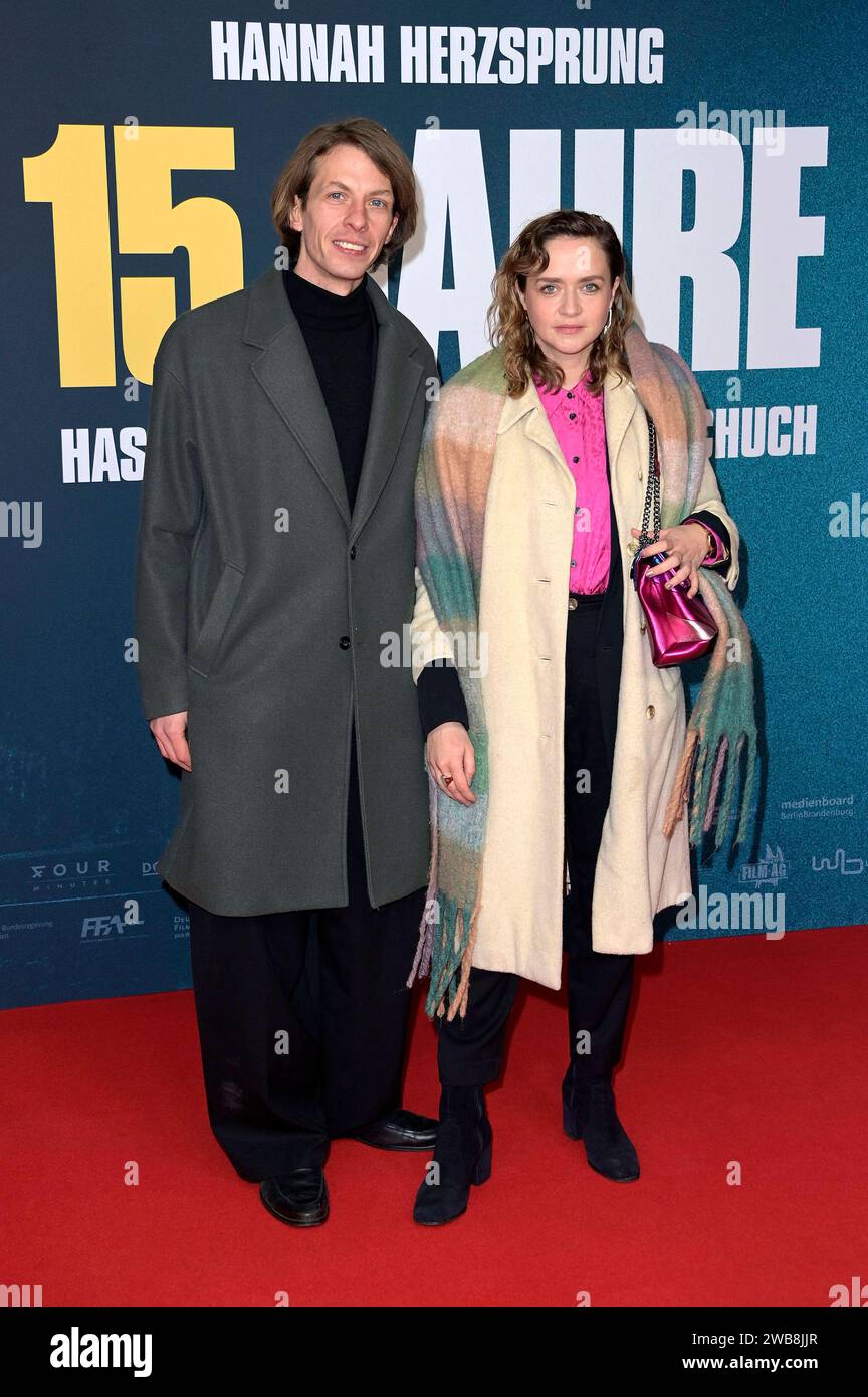max-prosa-und-sarina-radomski-bei-der-premiere-des-kinofilms-15-jahre