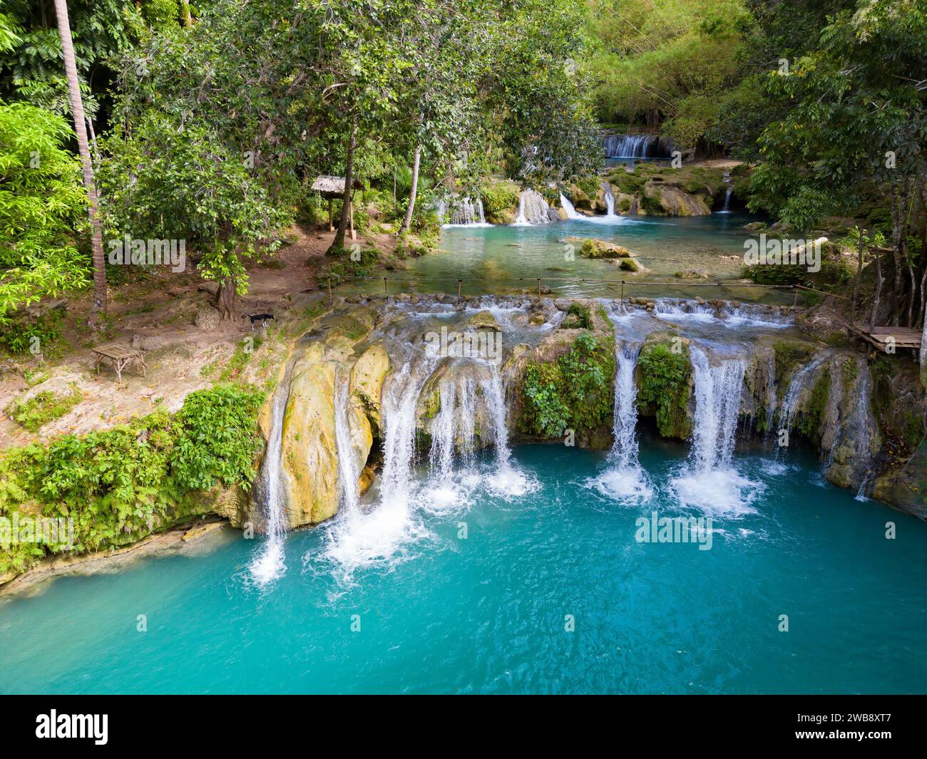 Eine Luftaufnahme der Cambugahay Falls, Siquijor, Philippinen Stockfoto