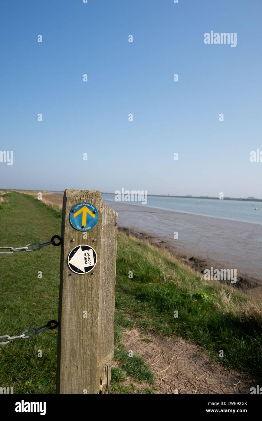 Suffolk Coastal Path Wanderweg Schild in der Nähe von Orford Suffolk England Stockfoto