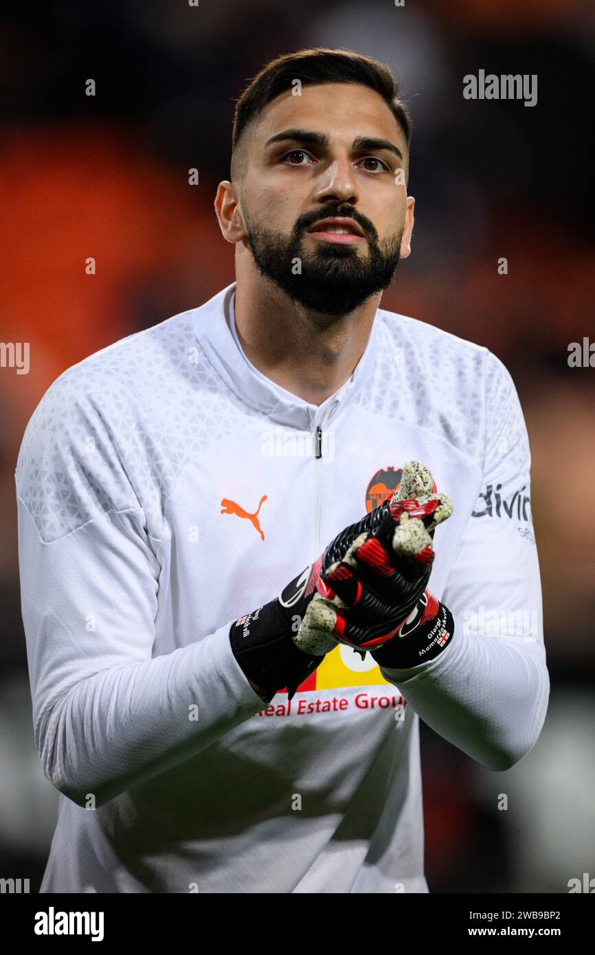 Giorgi Mamardashvili, georgischer Startorhüter des Valencia C.F., der sich vor einem Ligaspiels im Mestalla-Stadion in Valencia, Spanien, aufhielt. Stockfoto