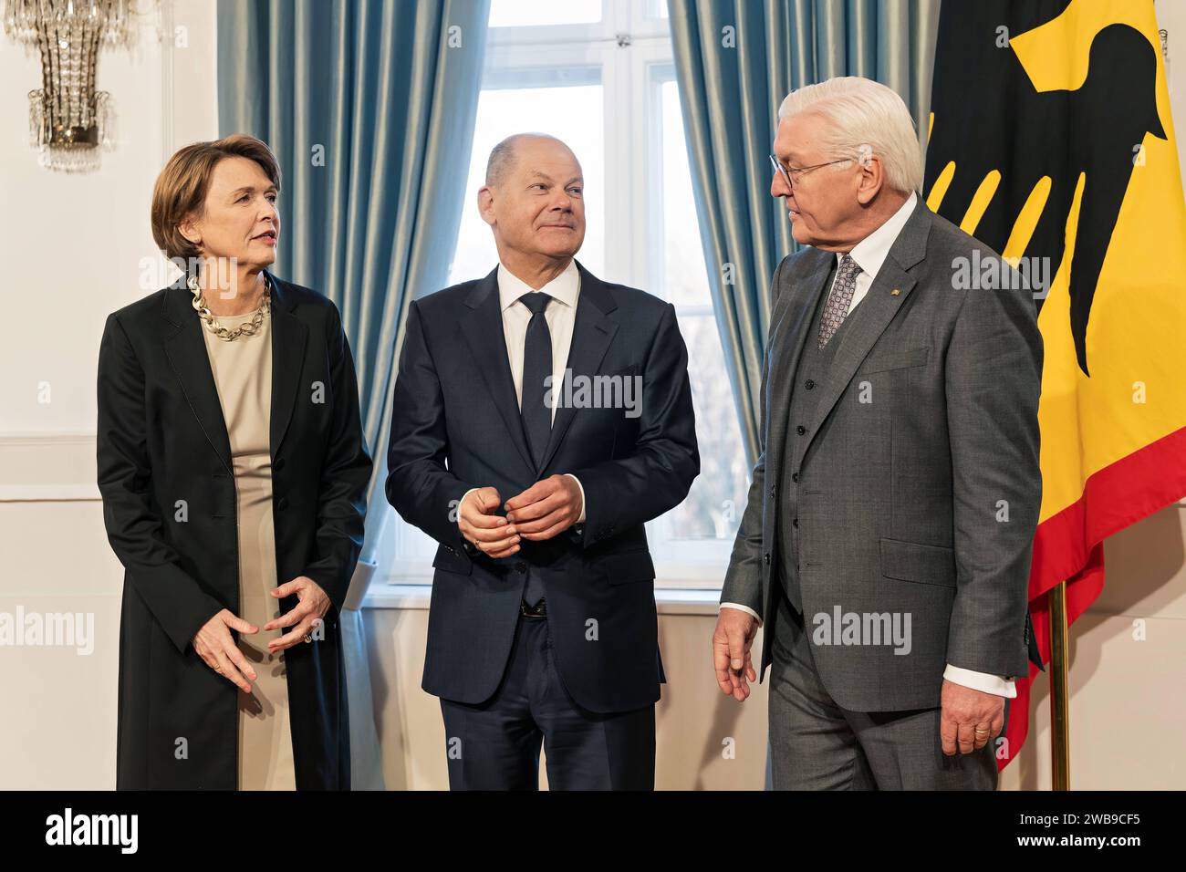 09.01.2024,Berlin,Schloss Bellevue,Neujahrsempfang des Bundespräsidenten Frank-Walter-Steinmeier für Repräsentanten des öffentlichen Lebens und rund 60 engagierte Bürgerinnen und Bürger aus allen Bundesländern.Foto:Elke Büdenbender,BP Frank-Walter Steinmeier,BK Olaf Scholz *** 09 01 2024,Berlin,Schloss Bellevue,Neujahrsempfang durch Bundespräsident Frank Walter Steinmeier für Vertreter des öffentlichen Lebens und rund 60 engagierte Bürger aus allen bundesländern Foto Elke Büdenbender, BP Frank Walter Steinmeier, BK Olaf Scholz Stockfoto