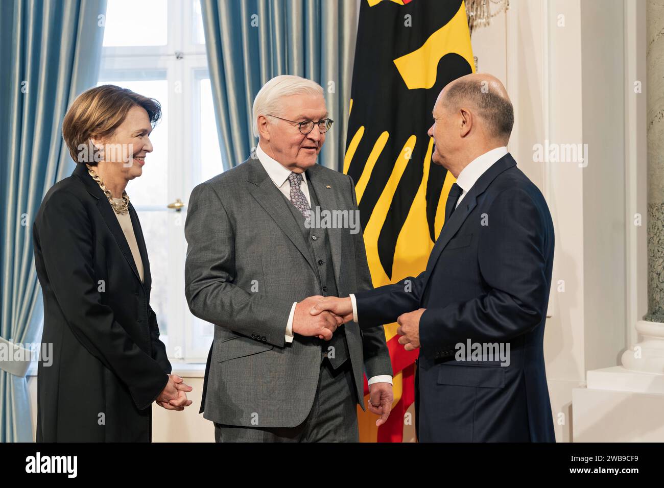 09.01.2024,Berlin,Schloss Bellevue,Neujahrsempfang des Bundespräsidenten Frank-Walter-Steinmeier für Repräsentanten des öffentlichen Lebens und rund 60 engagierte Bürgerinnen und Bürger aus allen Bundesländern.Foto:Elke Büdenbender,BP Frank-Walter Steinmeier,BK Olaf Scholz *** 09 01 2024,Berlin,Schloss Bellevue,Neujahrsempfang durch Bundespräsident Frank Walter Steinmeier für Vertreter des öffentlichen Lebens und rund 60 engagierte Bürger aus allen bundesländern Foto Elke Büdenbender, BP Frank Walter Steinmeier, BK Olaf Scholz Stockfoto