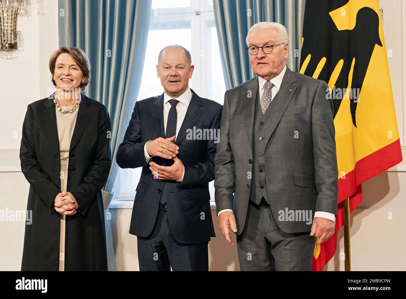 09.01.2024,Berlin,Schloss Bellevue,Neujahrsempfang des Bundespräsidenten Frank-Walter-Steinmeier für Repräsentanten des öffentlichen Lebens und rund 60 engagierte Bürgerinnen und Bürger aus allen Bundesländern.Foto:Elke Büdenbender,BP Frank-Walter Steinmeier,BK Olaf Scholz *** 09 01 2024,Berlin,Schloss Bellevue,Neujahrsempfang durch Bundespräsident Frank Walter Steinmeier für Vertreter des öffentlichen Lebens und rund 60 engagierte Bürger aus allen bundesländern Foto Elke Büdenbender, BP Frank Walter Steinmeier, BK Olaf Scholz Stockfoto