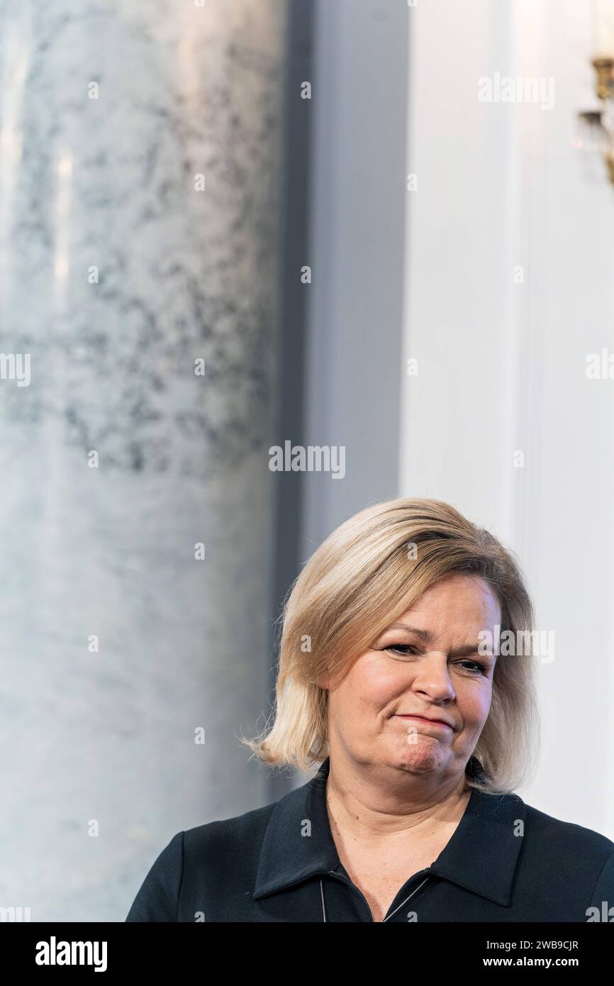 09.01.2024,Berlin,Schloss Bellevue,Neujahrsempfang des Bundespräsidenten Frank-Walter-Steinmeier für Repräsentanten des öffentlichen Lebens und rund 60 engagierte Bürgerinnen und Bürger aus allen Bundesländern.Foto:Nancy Faeser SPD, Bundesministerin des Innern und für Heimat *** 09 01 2024,Berlin,Schloss Bellevue,Neujahrsempfang durch Bundespräsident Frank Walter Steinmeier für Vertreter des öffentlichen Lebens und rund 60 engagierte Bürger aus allen bundesländern Foto Nancy Faeser SPD , Bundesministerin des Innern und des Innern Stockfoto