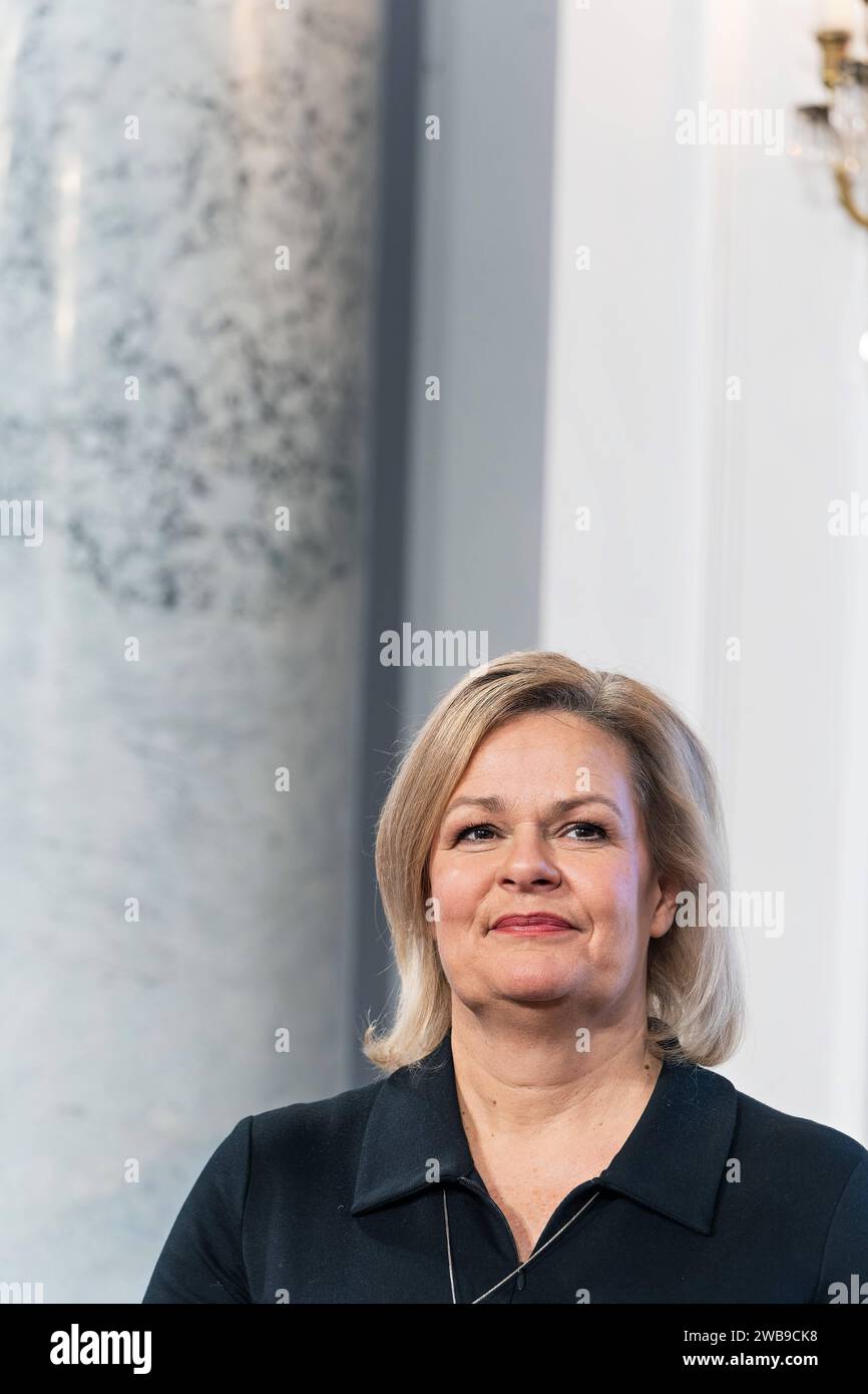 09.01.2024,Berlin,Schloss Bellevue,Neujahrsempfang des Bundespräsidenten Frank-Walter-Steinmeier für Repräsentanten des öffentlichen Lebens und rund 60 engagierte Bürgerinnen und Bürger aus allen Bundesländern.Foto:Nancy Faeser SPD, Bundesministerin des Innern und für Heimat *** 09 01 2024,Berlin,Schloss Bellevue,Neujahrsempfang durch Bundespräsident Frank Walter Steinmeier für Vertreter des öffentlichen Lebens und rund 60 engagierte Bürger aus allen bundesländern Foto Nancy Faeser SPD , Bundesministerin des Innern und des Innern Stockfoto