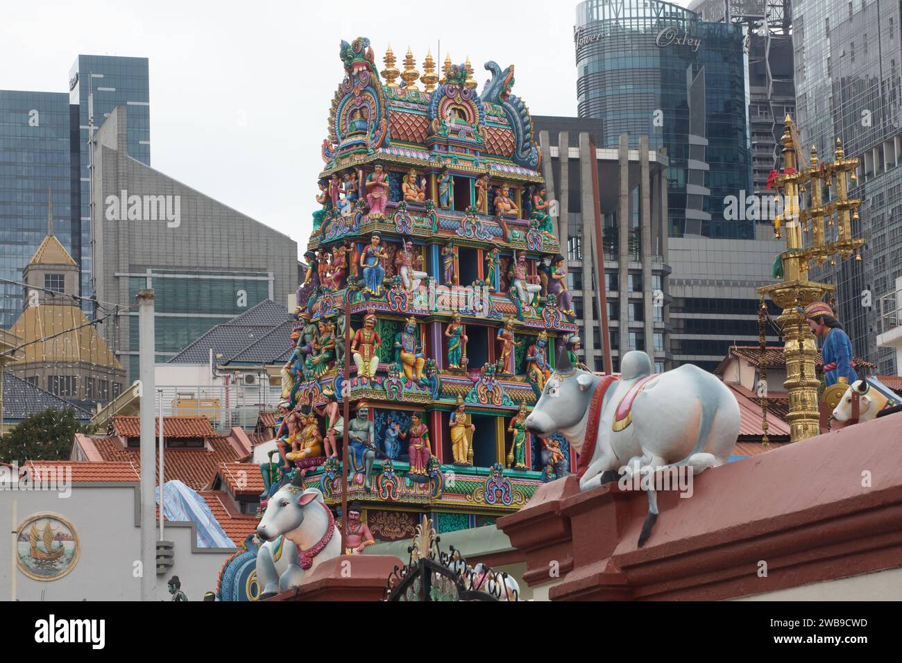 Der Sri Mariamman Tempel ist ein sehr beliebtes Touristenziel in Chinatown, Singapur. Stockfoto