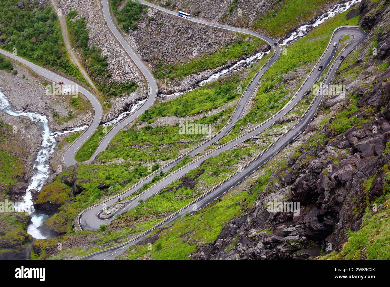 Trollstigen Serpentine Mountain Road, auf Englisch als Troll's Path bekannt. Bergpassstraße in Norwegen. Stockfoto