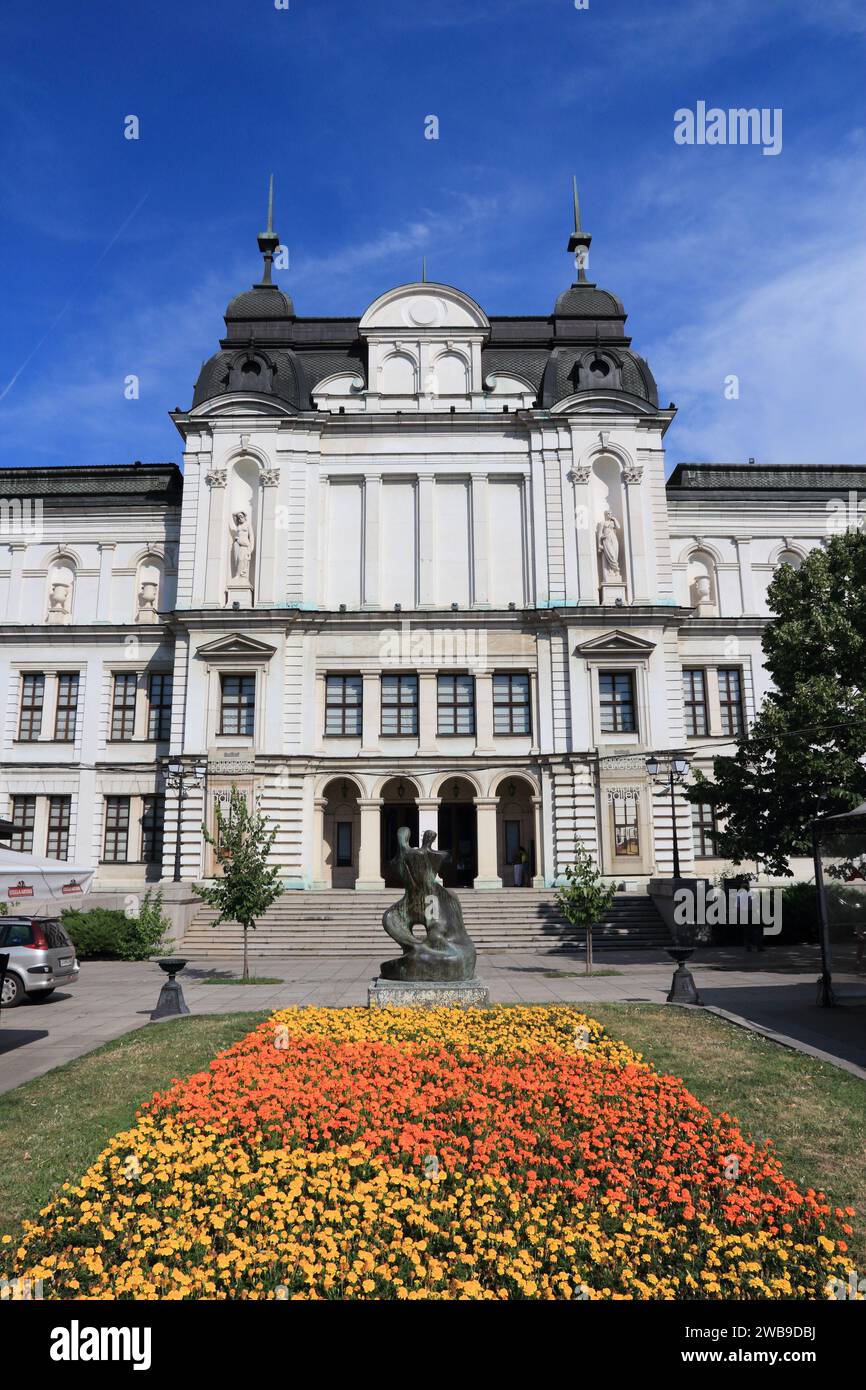 SOFIA, Bulgarien - 17. AUGUST 2012: National Gallery für Ausländische Kunst Museum Gebäude in Sofia, Bulgarien. Die Galerie hat eine neue Erweiterung namens Kvadrat Stockfoto