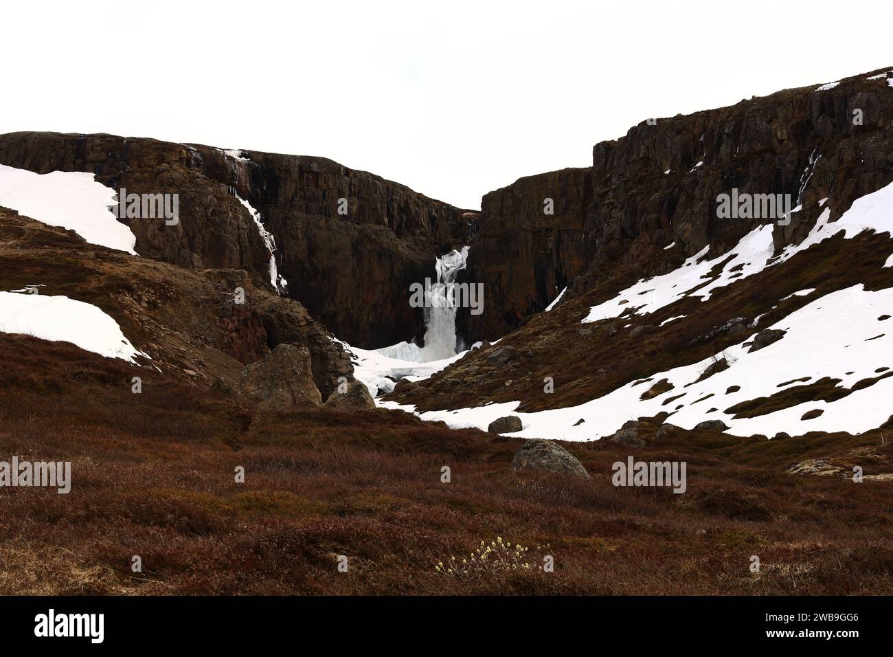 Der Fardagafoss ist ein Wasserfall, der sich außerhalb von Egilsstaðir auf der Route in Richtung Seyðisfjörður befindet Stockfoto