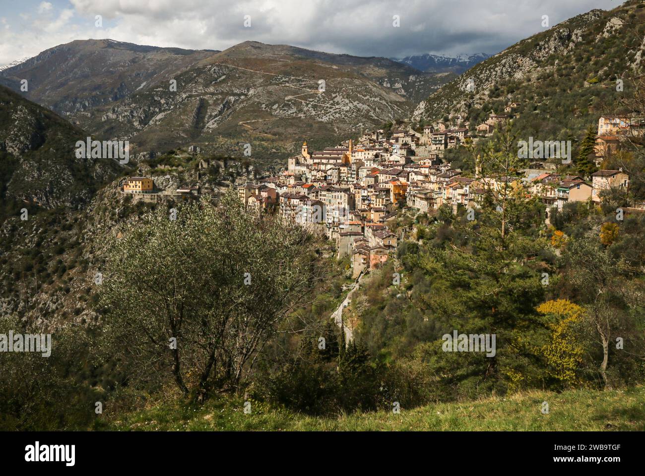 Saorge, ein mittelalterliches Dorf im Tal von La Roya im Departement Alpes-Maritimes in der Region PACA im Südosten Frankreichs Stockfoto