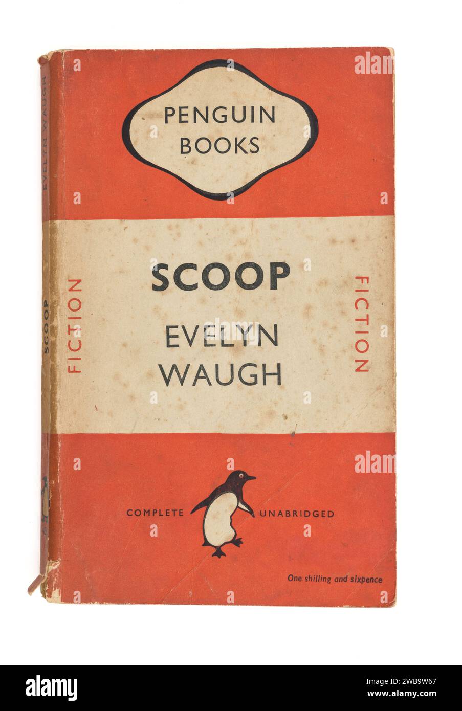 Cover der alten Pinguin Taschenbuchausgabe von Scoop, einem Comic von Evelyn Waugh Stockfoto