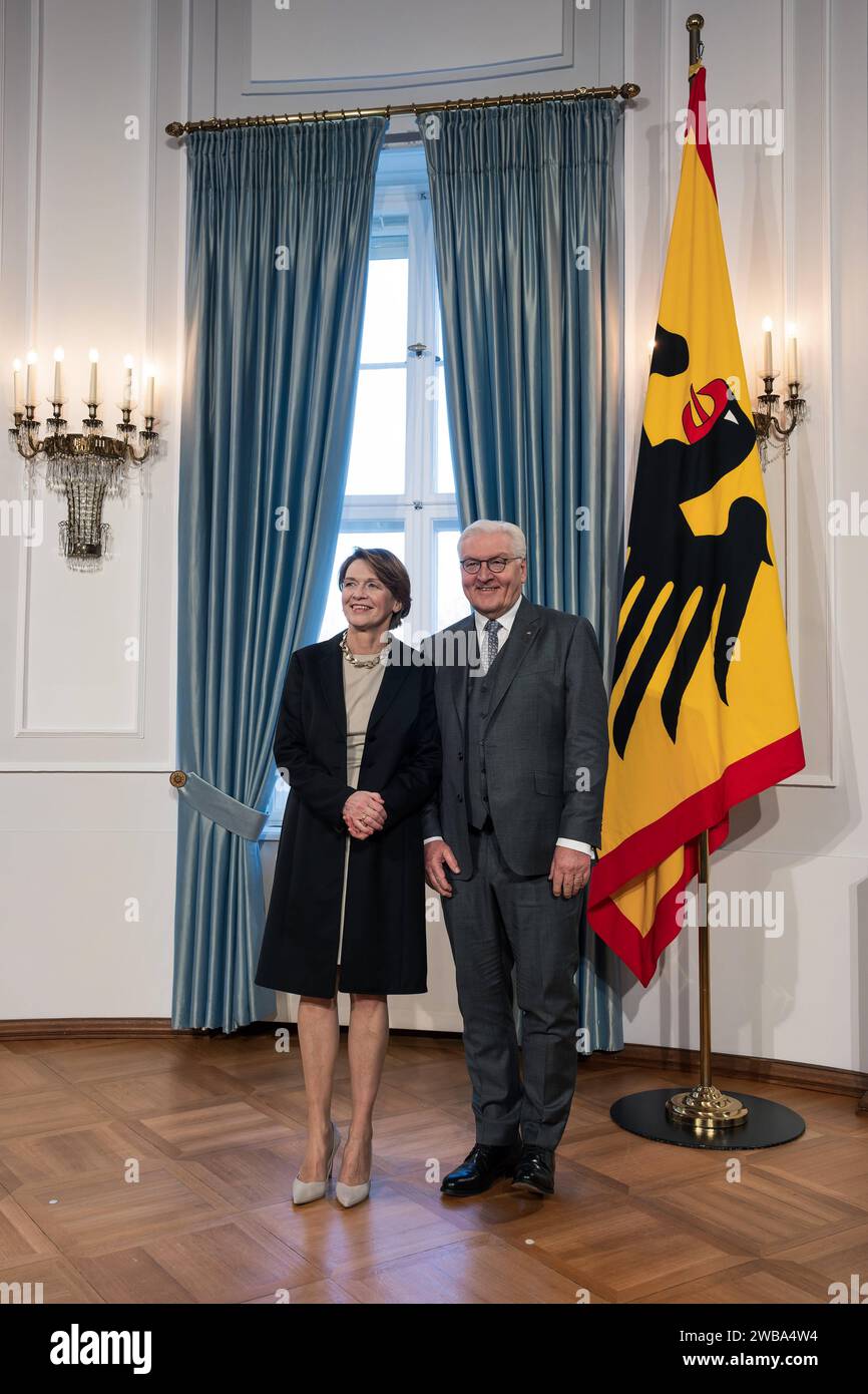 09.01.2024,Berlin,Schloss Bellevue,Neujahrsempfang des Bundespräsidenten Frank-Walter-Steinmeier für Repräsentanten des öffentlichen Lebens und rund 60 engagierte Bürgerinnen und Bürger aus allen Bundesländern.Foto:BP Frank-Walter Steinmeier und Elke Büdenbender *** 09 01 2024,Berlin,Schloss Bellevue,Neujahrsempfang durch Bundespräsident Frank Walter Steinmeier für Vertreter des öffentlichen Lebens und rund 60 engagierte Bürger aus allen bundesländern Foto BP Frank Walter Steinmeier und Elke Büdenbender Stockfoto