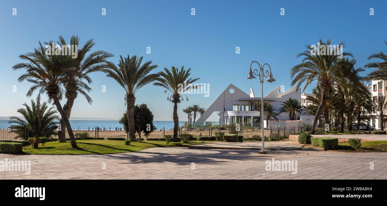 Die Strandpromenade in Agadir, Marokko, in der Nähe des Yachthafens Stockfoto