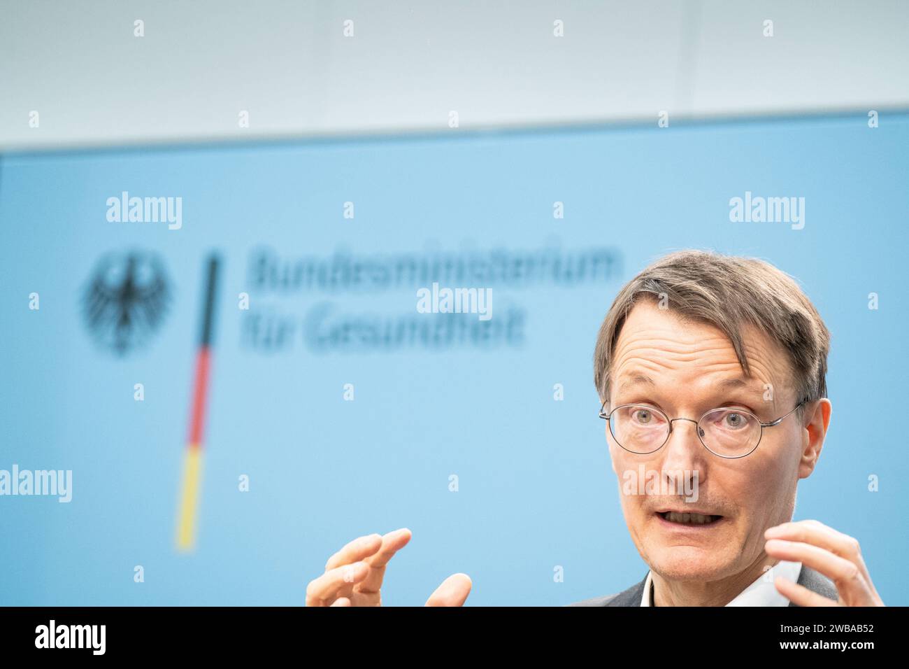 Pressekonferenz Thema hausärztliche Versorgung im Bundesgesundheitsministerium Karl Lauterbach, BundesgesundheitsministerPressekonferenz Thema hausärztliche Versorgung im Bundesgesundheitsministerium Karl Lauterbach, Bundesgesundheitsminister, Berlin Deutschland BMG *** Pressekonferenz zur Hausärztlichen Versorgung im Bundesministerium für Gesundheit Karl Lauterbach, Bundesgesundheitsministerin Pressekonferenz zur ärztlichen Versorgung im Bundesministerium für Gesundheit Karl Lauterbach, Bundesgesundheitsminister Berlin BMG Stockfoto