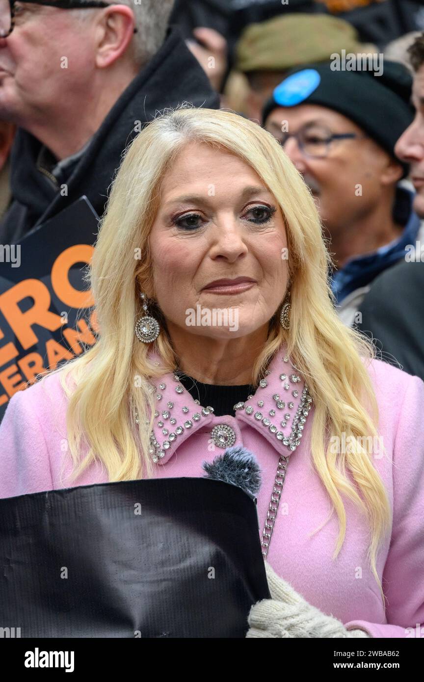 Vanessa Feltz nimmt am Marsch gegen Antisemitismus Teil, London, 26. November 2023. Stockfoto